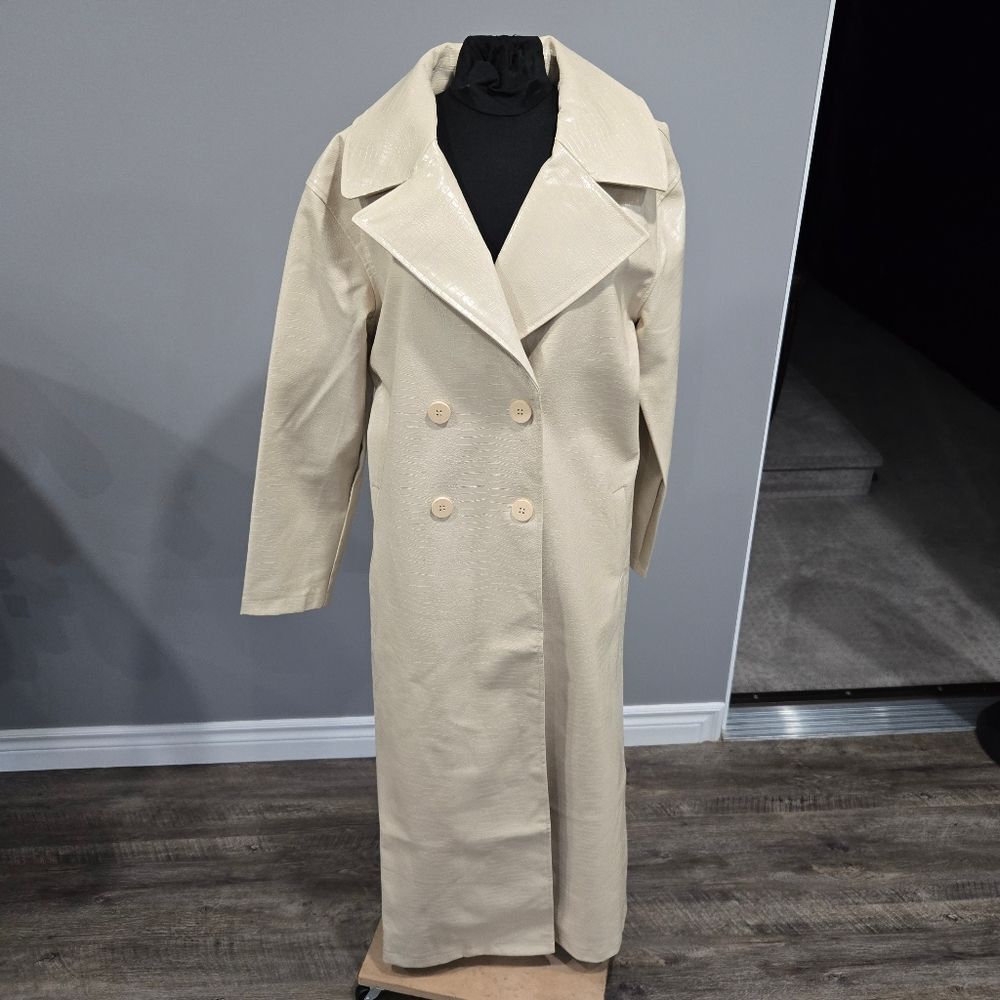 🐢 Pretty Little Thing Full Length Faux Leather Croc Cream Trench Sz 6 NWT